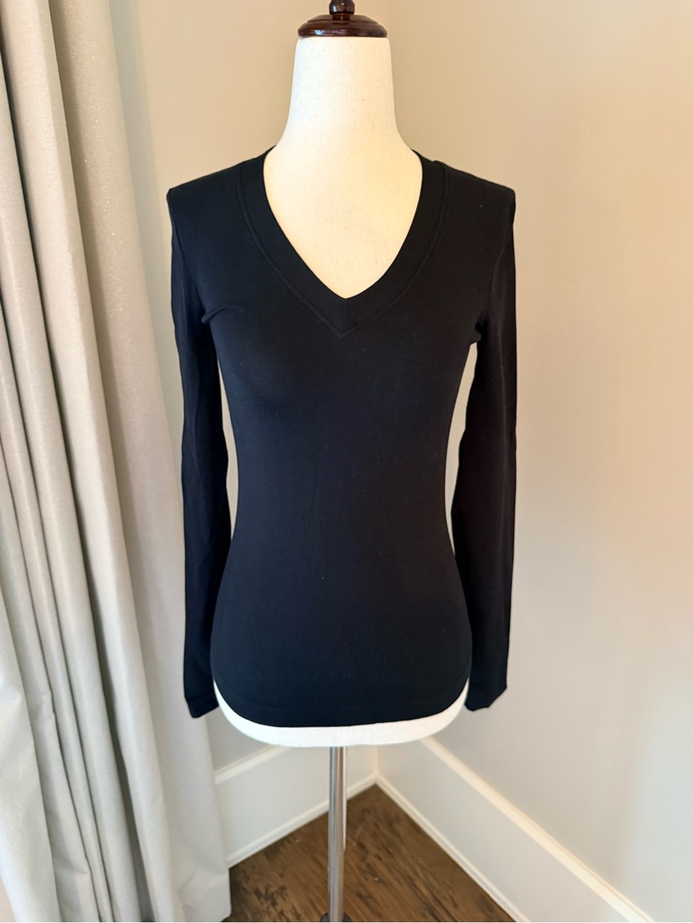 WOLFORD Top Quality Classic Black V-Neck Long-Sleeve Women's Top!